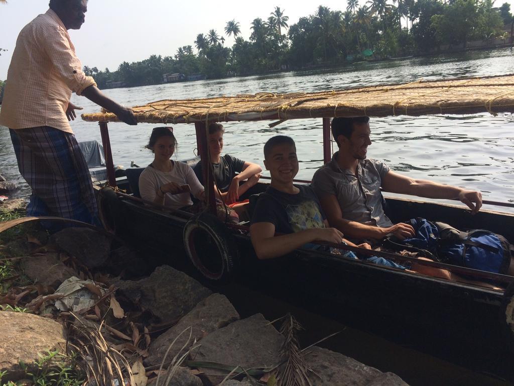 Thoms Beach Homestay Alappuzha Luaran gambar