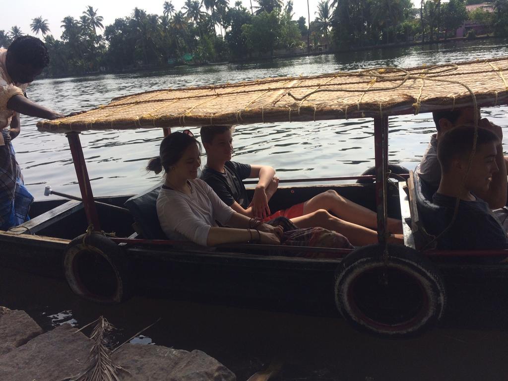 Thoms Beach Homestay Alappuzha Luaran gambar