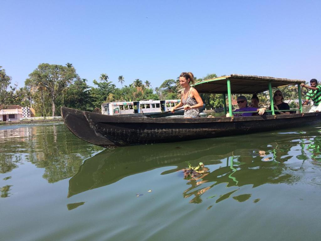 Thoms Beach Homestay Alappuzha Luaran gambar